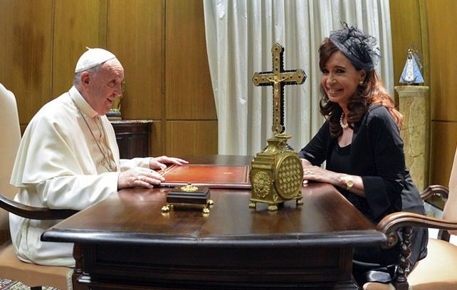 Cristina Kirchner visitó al Papa Francisco en el Vaticano y Carrió cuestionó al Sumo Pontífice.