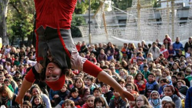 Teatro y máquina de volar en el El Jardín de los Niños.