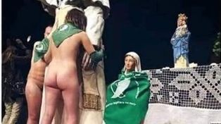 Escándalo en Rafaela: bailaron desnudos frente a imágenes de la Virgen y del Papa