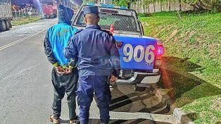 Video: Vecinos quisieron linchar a un ladrón y lo salvó la Policía
