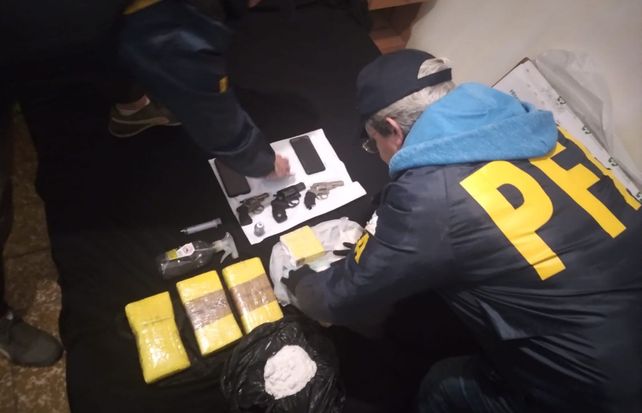 Efectivos de la PFA y parte del secuestro