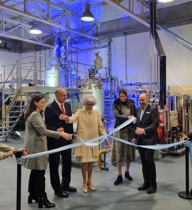La biotecnológica Inmet del grupo Bioceres inauguró en la UCA de Rosario una planta piloto de fermentación.