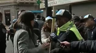 Tensión entre el municipio y manifestantes por los cortes de tránsito frente a la Bolsa