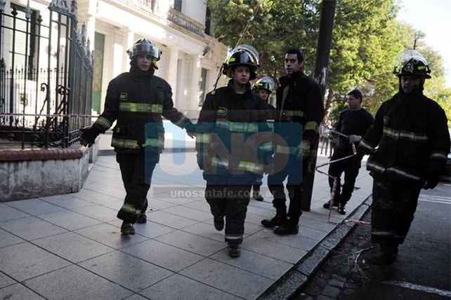 Desalojaron a más de 400 chicos por un incendio en el Colegio Nacional