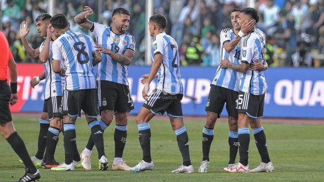 Argentina se agrandó en La Paz sin Messi y goleó a Bolivia