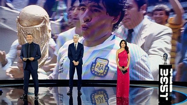 Homenajearon a Diego Maradona en los The Best
