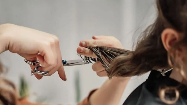 El Día del Peluquero y la Peluquera llega con un 50 % menos clientela.