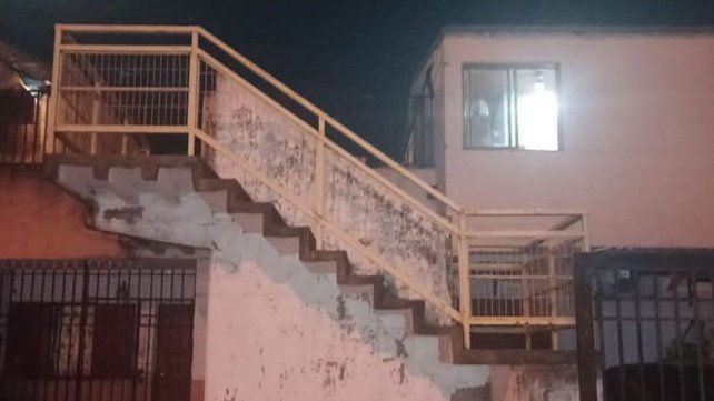 Un llamado al 911 alertó que una mujer había ingresado a un domicilio deshabitado en B° Paraná XVI.