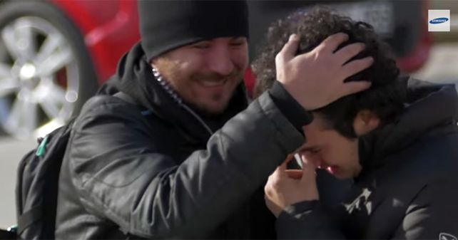 El joven no pudo contener las lágrimas de la emoción.
