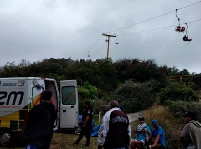 Una pareja de jubilados cayó al vacío cuando se desprendió una aerosilla