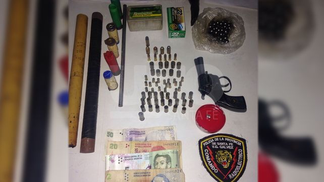 Aprehendieron a un muchacho que baleó a otro y le secuestraron armas y balas