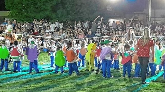 El CGE y diferentes instituciones educativas proponen el consumo de frutas durante el tiempo de merienda en la escuela.
