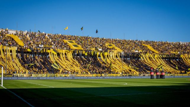 Duro revés. La dirigencia de Peñarol insistió para que el partido del martes ante Central se jugara en el Campeón del Siglo sólo con hinchas locales.