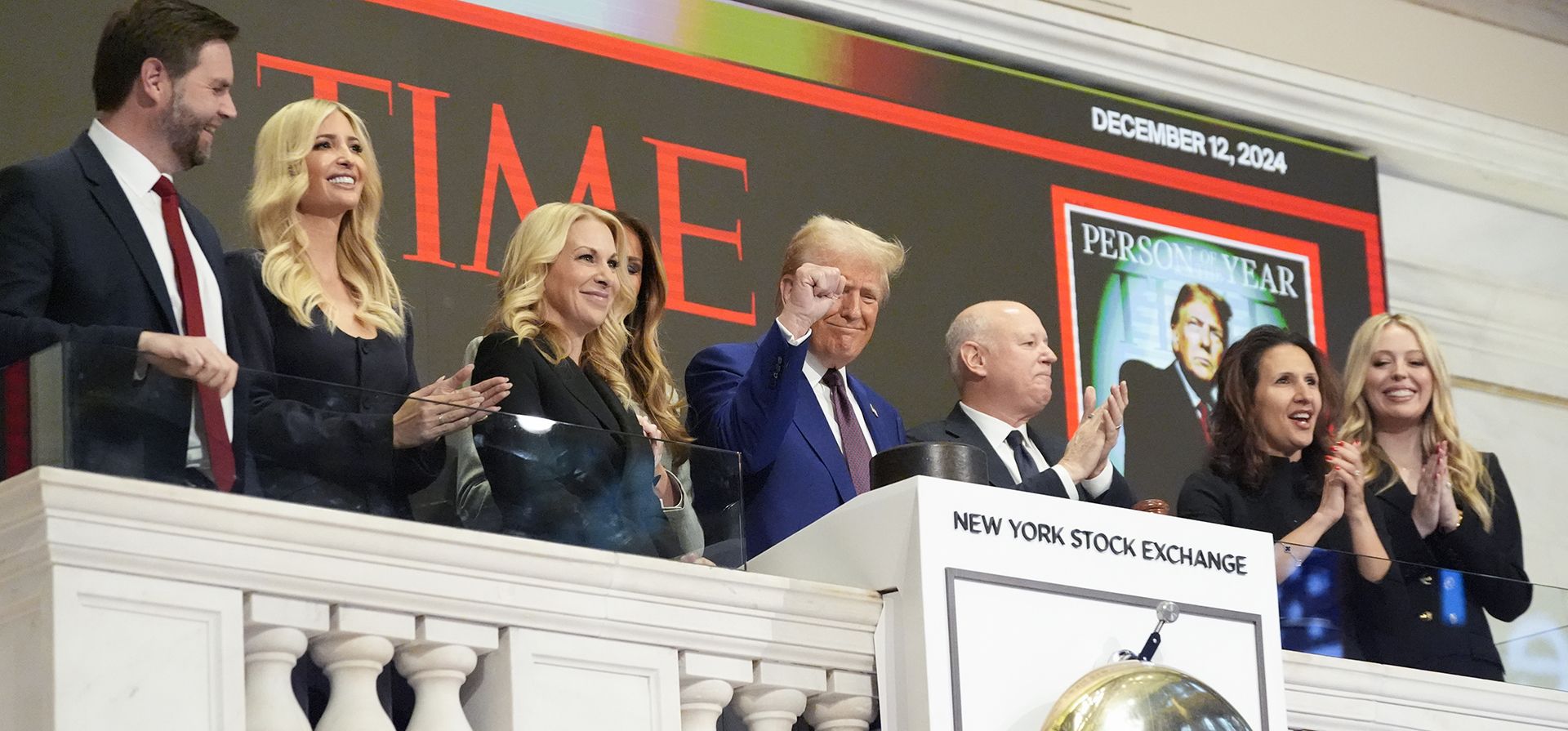 El presidente electo Donald Trump hace sonar la campana de apertura de la Bolsa de Valores de Nueva York, el jueves 12 de diciembre de 2024, en Nueva York. (Foto AP/Alex Brandon)