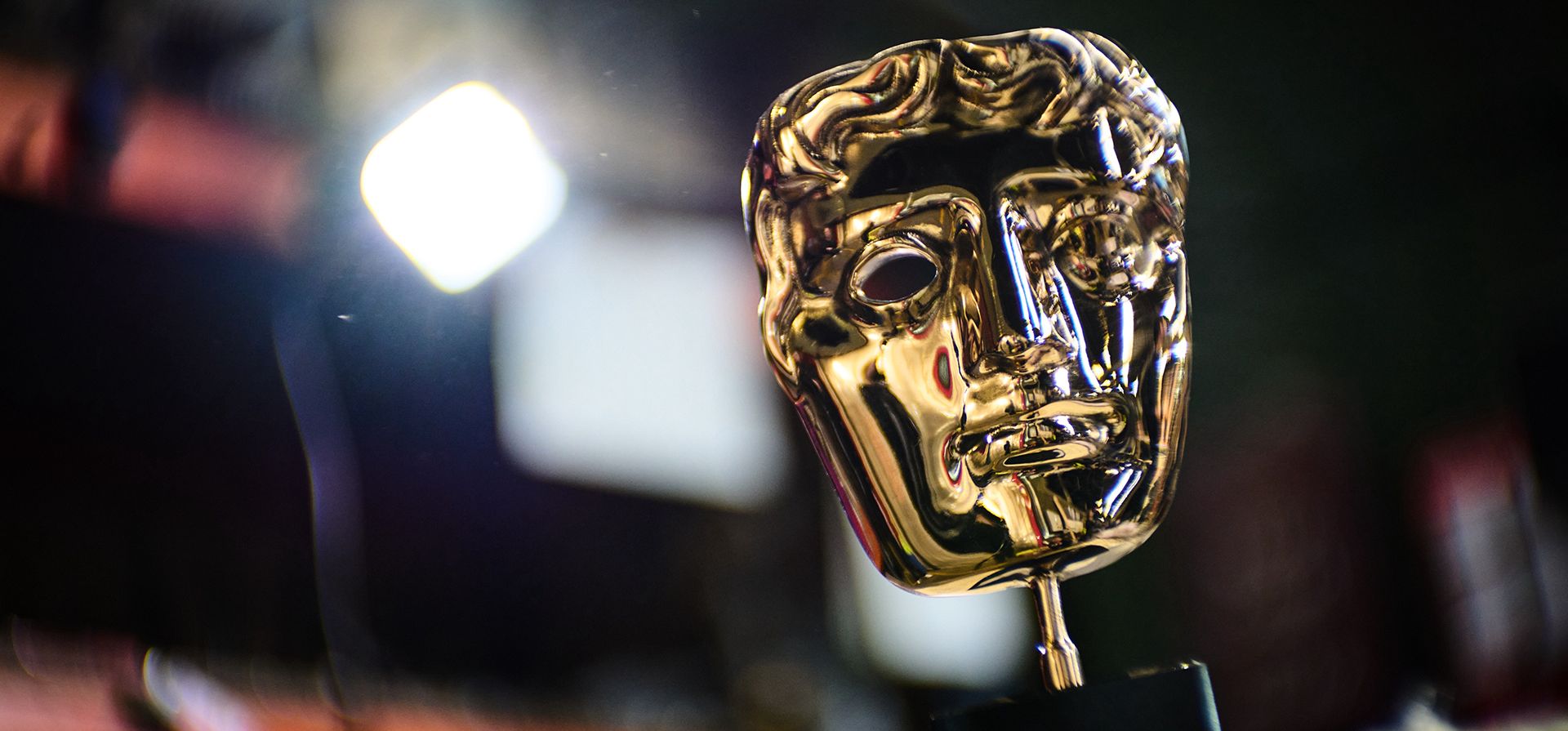 Una máscara terminada de los Premios de Cine de la Academia Británica se encuentra en un banco de trabajo en la Fundición FSE en Braintree, Inglaterra, el martes 10 de febrero de 2026. (Scott A. Garfitt/Invision/AP) Una máscara terminada de los Premios de Cine de la Academia Británica se encuentra en un banco de trabajo en la Fundición FSE en Braintree, Inglaterra, el martes 10 de febrero de 2026. (Scott A. Garfitt/Invision/AP)