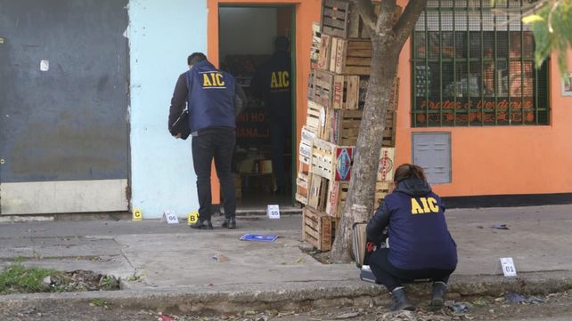 La Agencia de Investigación Criminal (AIC) recolectó varias vainas servidas en la escena del crimen.&nbsp;