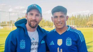 El posteo de Lautaro Vargas junto a Leo Messi: El mejor de todos