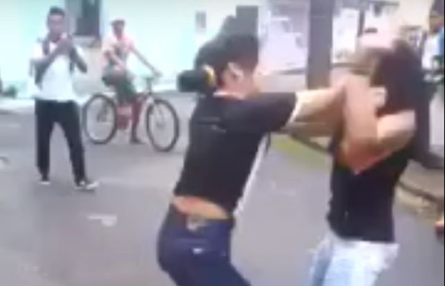 Una adolescente falleció tras protagonizar una pelea en el colegio