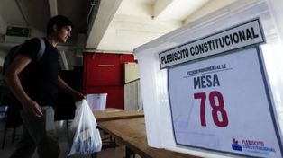Chile rechaza la Constitución redactada por la derecha con un 55% del voto en contra