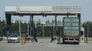 Levantan las barreras del peaje en la autopista Rosario- Santa Fe en reclamo de un bono de fin de año