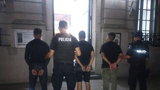 Detuvieron a tres cordobeses que robaron un auto utilizando inhibidores en B° Candioti