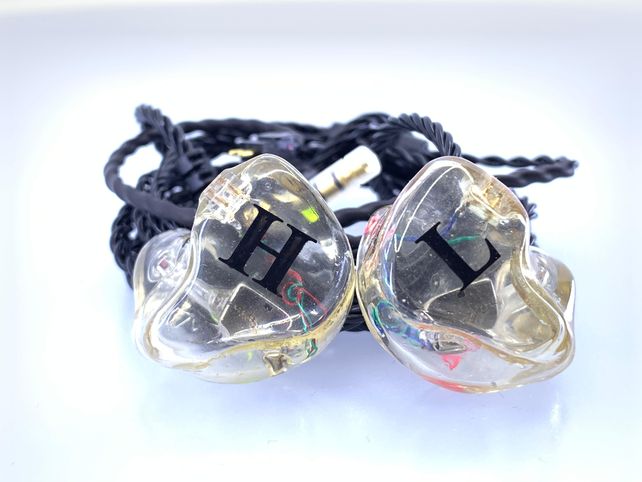 Auriculares fabricados en Rosario conquistan a los artistas más reconocidos