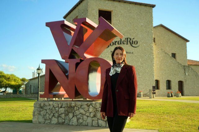 Verónica Irazoqui es una apasionada de los vinos y cumplió su sueño de dirigir una bodega que es un símbolo en la región.
