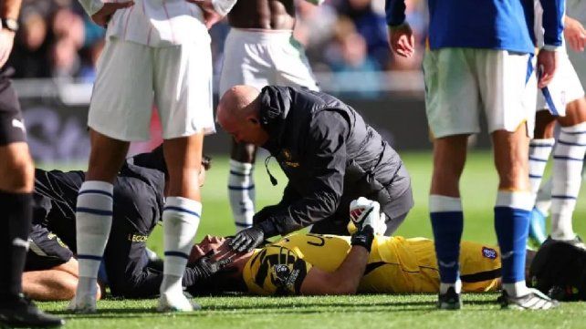 Cómo está Dibu Martínez tras el golpazo que asustó a todos en Chelsea