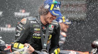 El italiano alcanzó su primer victoria en la categoría reina del motociclismo mundial.