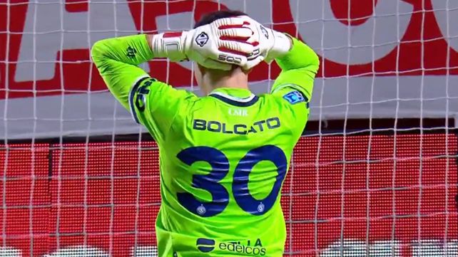 Bolcato falló ante el remate de Prieto