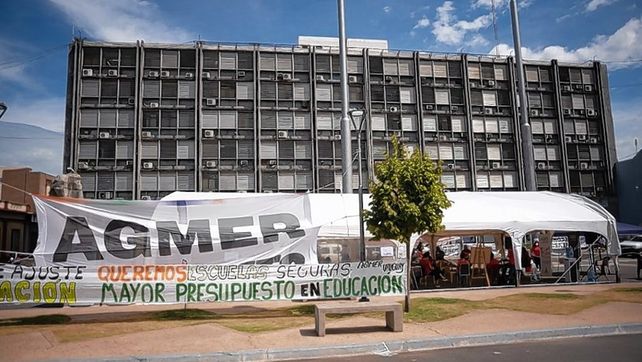 Se cumple el segundo día de la Carpa Blanca docente