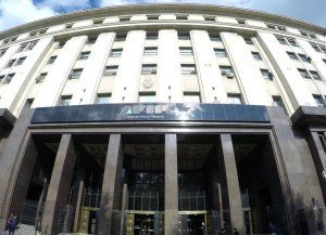 AFIP extendió vencimiento de impuestos a créditos y débitos bancarios y PAIS
