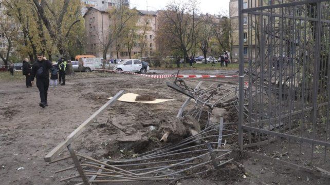 Imagen del 25 de octubre de 2025 del sitio de un ataque aéreo