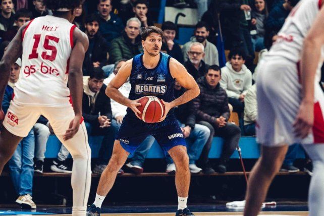 Regatas se hizo fuerte en casa ante Instituto y forzó el cuarto punto