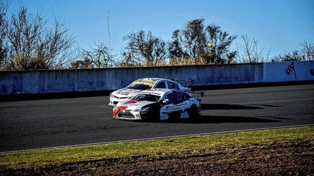 Diego Azar completó un gran fin de semana al quedarse con la final del Top Race V6 en Rafaela.