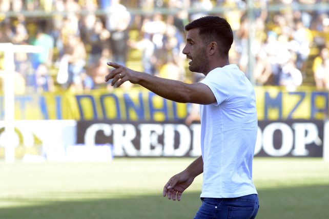 El Loncho Ferrari duró apenas seis partidos como entrenador de Central.