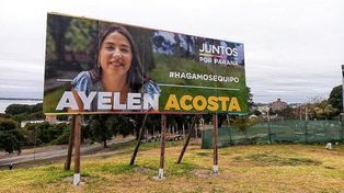La Municipalidad intimó a la precandidata Ayelèn Acosta a retirar el cartel del Parque Urquiza.&nbsp;