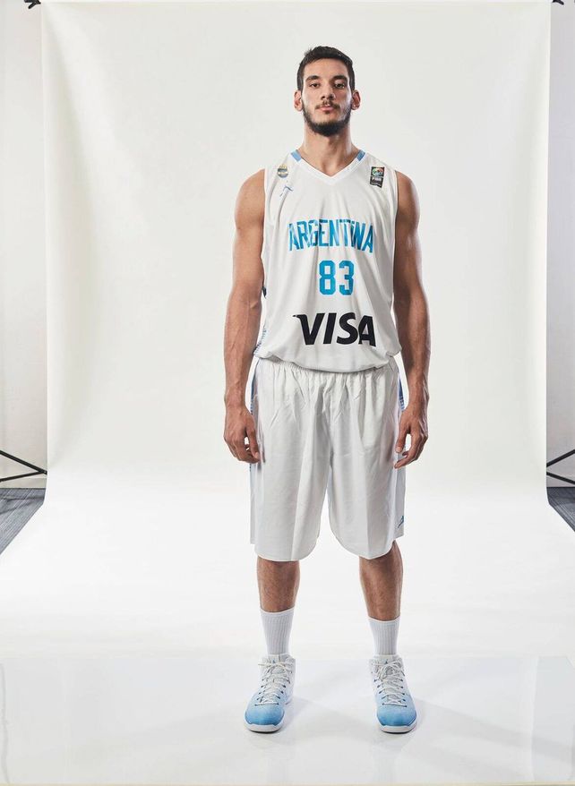 Con la presencia del santafesino Tayavek Gallizzi, se presentó la camiseta de la Selección Argentina