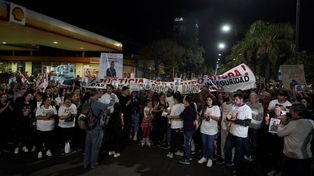 La estación de servicios de 27 de Febrero y Corrientes, donde trabajaba como playero mauro Villamil. Familiares, amigos y vecinos marcharon para pedir justicia por el joven de 36 años asesinado.&nbsp;