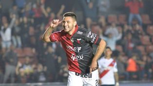 Sandoval entró en el último año de contrato y crecen las dudas