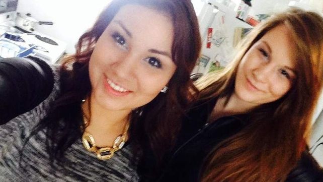 La foto de estas dos amigas ayudó a esclarecer un crimen por un pequeño detalle