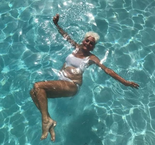 Tiene 83 años, es un éxito en Tinder y ya tuvo citas con más de 50 hombres
