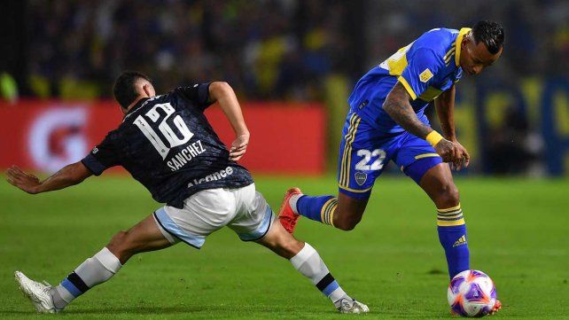 Boca Juniors recibe a Belgrano de Córdoba en la Bombonera y le gana 2 a 0 con goles de Payero y Benedetto. Se juega la segunda etapa.