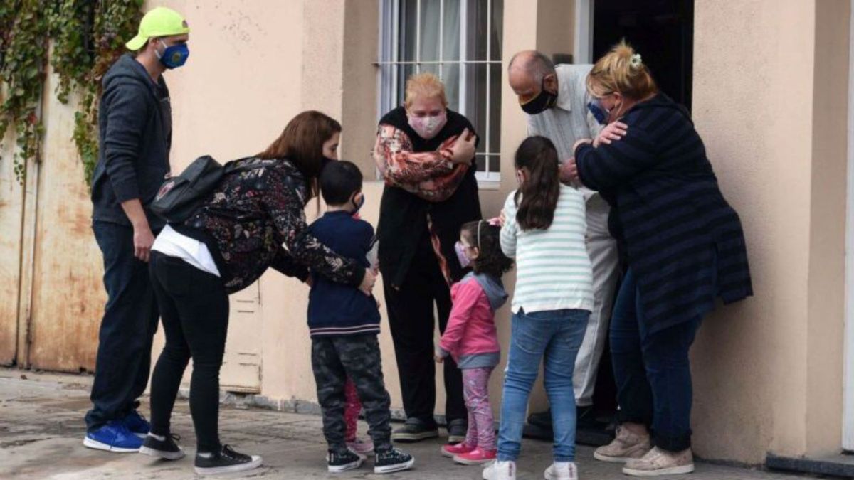 La mayoría de los contagios en adultos mayores se producen en reuniones ...