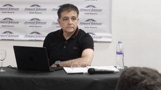 Pidieron que Claudio Vivas asuma la responsabilidad del fútbol en Newells