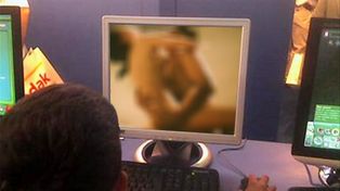Mirar porno en internet pone a los chicos en riesgo de confusión