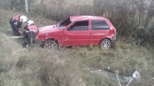 Volcó en un camino vecinal