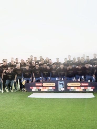 El efusivo y colorido recibimiento de los hinchas de Central para el equipo campeón