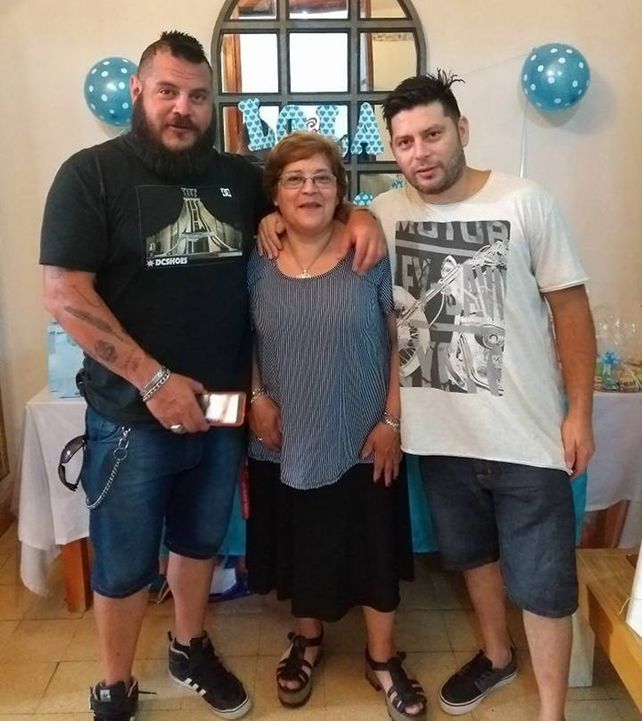 Ana y sus hijos. Sebasti&aacute;n
