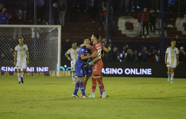 En el segundo tiempo Central fue superado y Tigre le generó mucho.